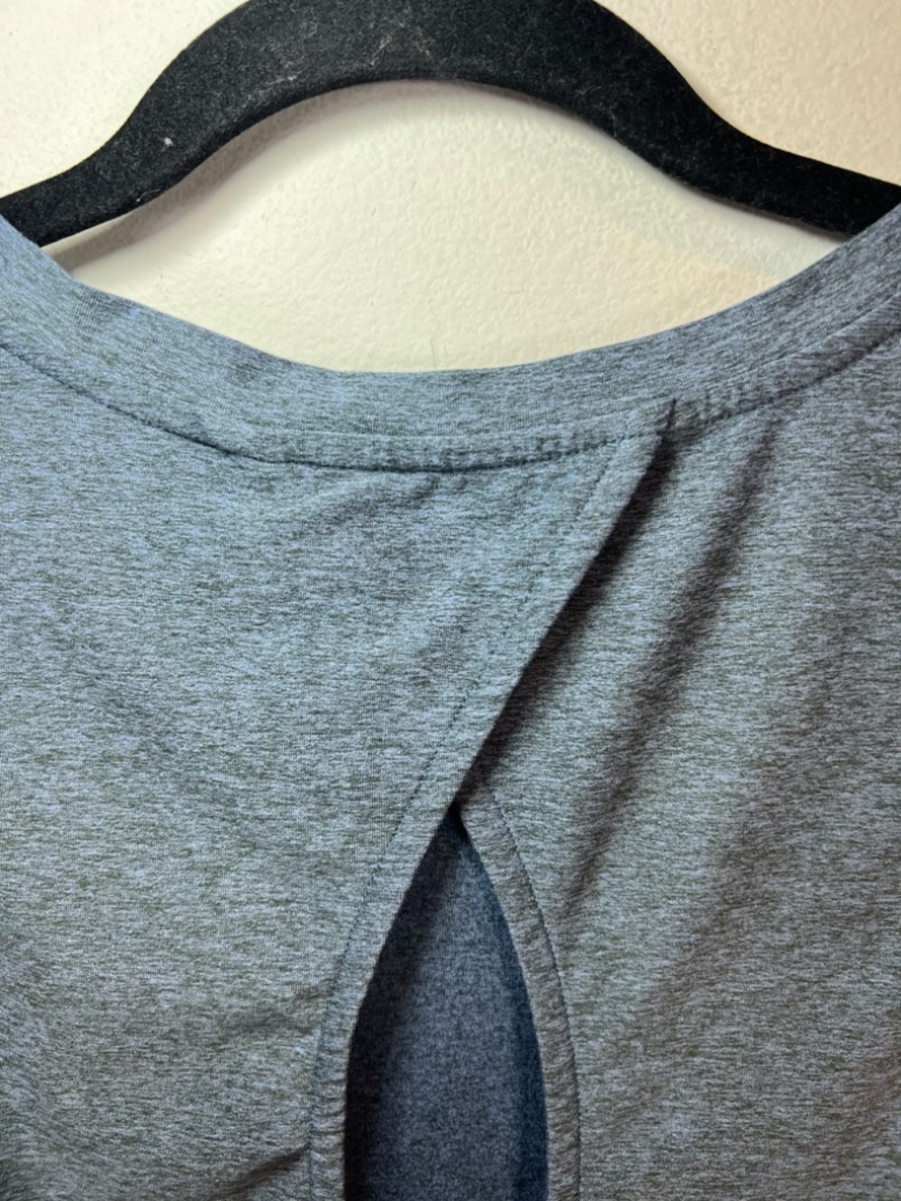 We Wander Sleeveless Keyhole Back Tank Top Shirt Blue Stretch Yoga Sporty Medium - Picture 10 of 12